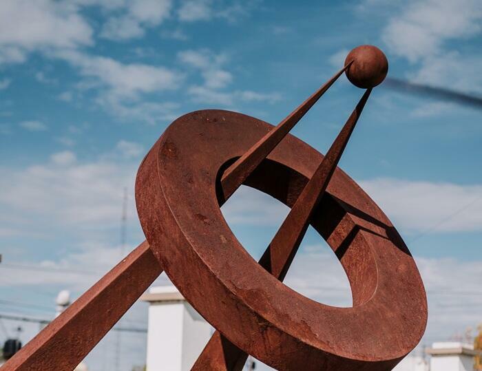 Escultura de Betiana Berdiñas en Chovet, Santa Fe, Argentina