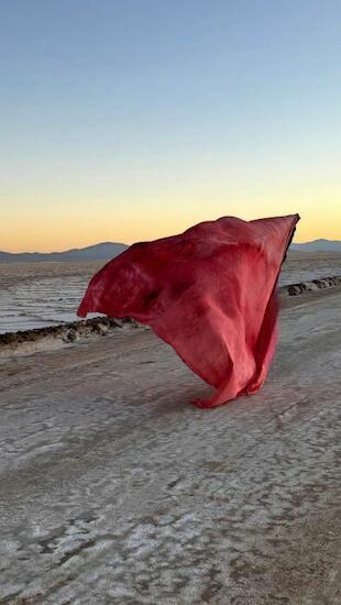 Obra Roja al viento , Salinas Grandes Jujuy ,