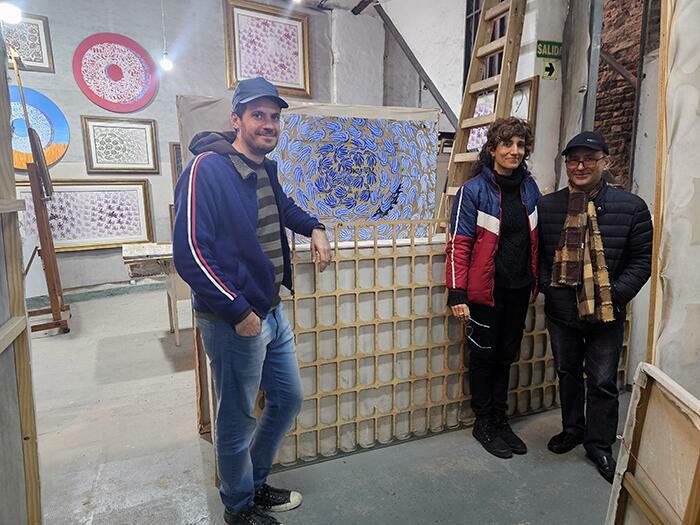 Visitando el taller de Sebastián Pastorino junto a Paula Otegui y Gustavo Daniel Ríos