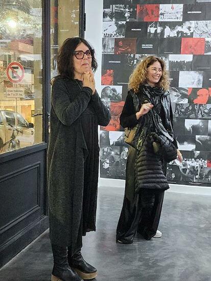 La artista Gabriela Golder junto a Vanesa Catellani en Rolf